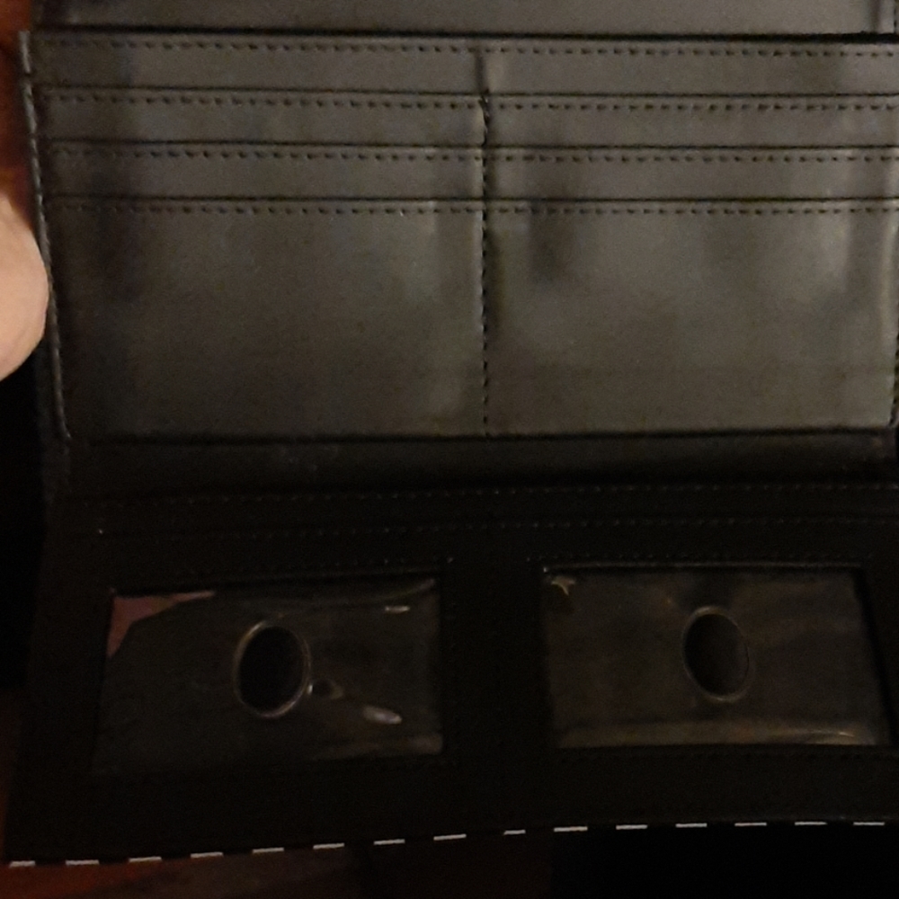 Ladies GUESS wallet - Picture 2 of 2